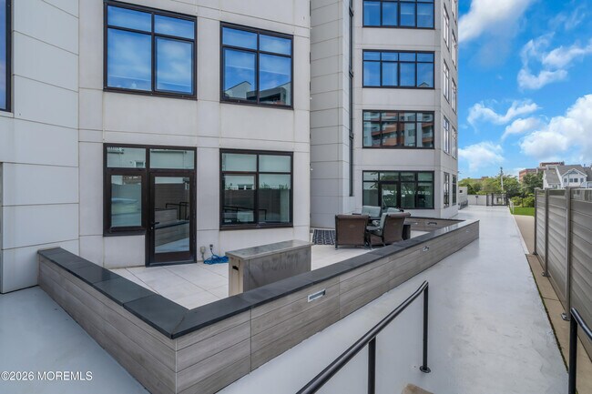 Building Photo - 350 Ocean Blvd N