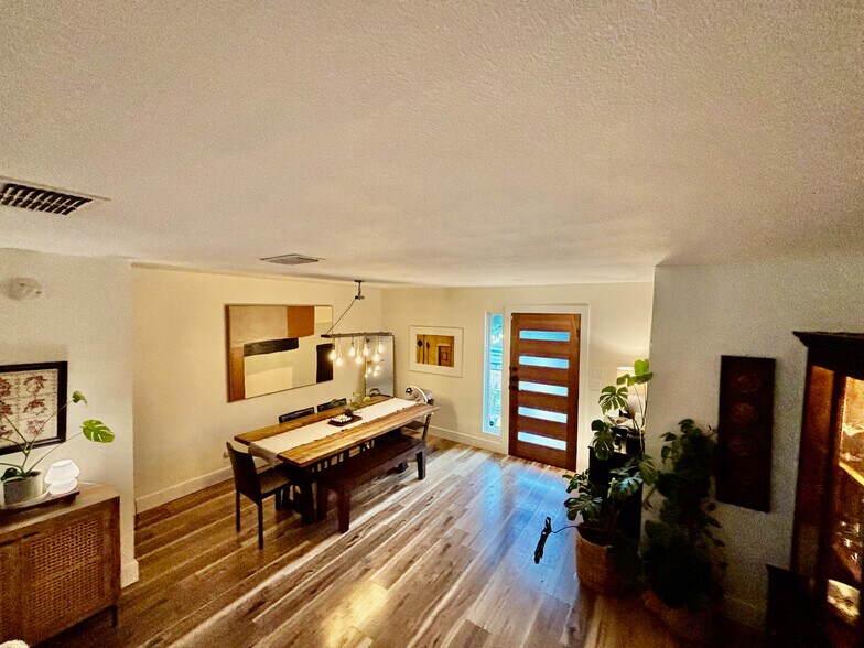 Building Photo - 2409 Princeton Dr