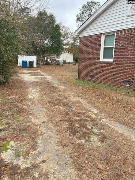 Building Photo - 617 Holland Cir