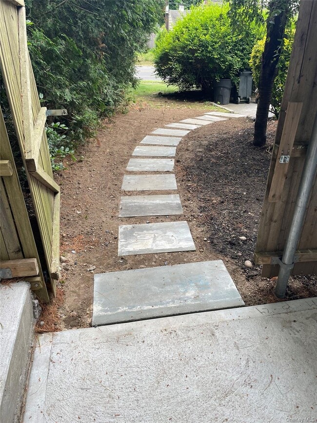 Building Photo - 162 Spring Rd