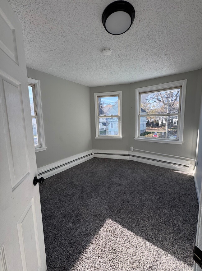 Building Photo - 192 Shaw St