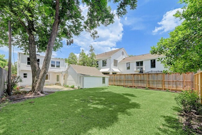 Building Photo - 3605 Plumb St