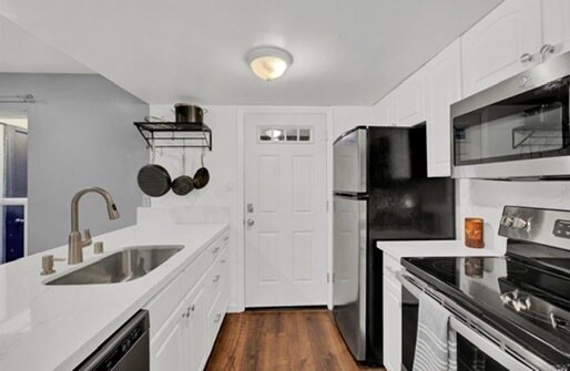 Building Photo - 5434 Roundtree Ct