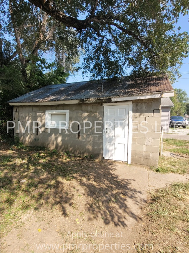 Building Photo - 1 Bedroom/ 1 Bathroom House