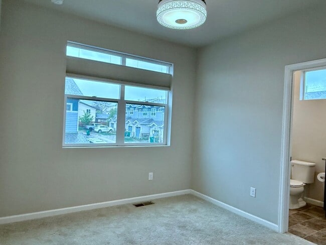 Building Photo - Wonderful End Unit 2 Bed/2.5 Bath Townhome...