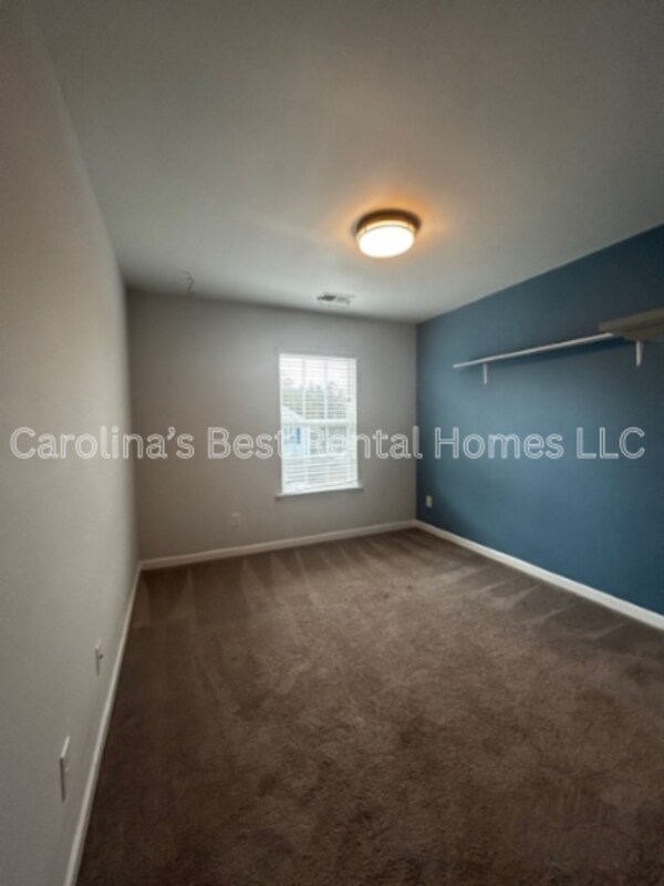 Building Photo - 148 Mariscat Pl