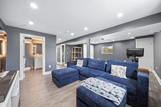 Building Photo - 299 Lombard Rd