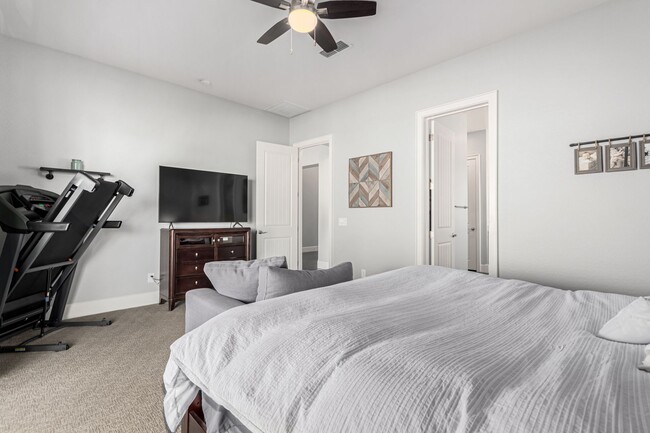 Building Photo - Your dream entertainer's home is here!