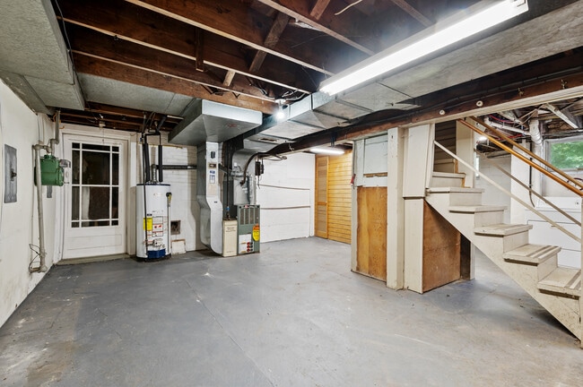 Building Photo - 3302 South Park Rd