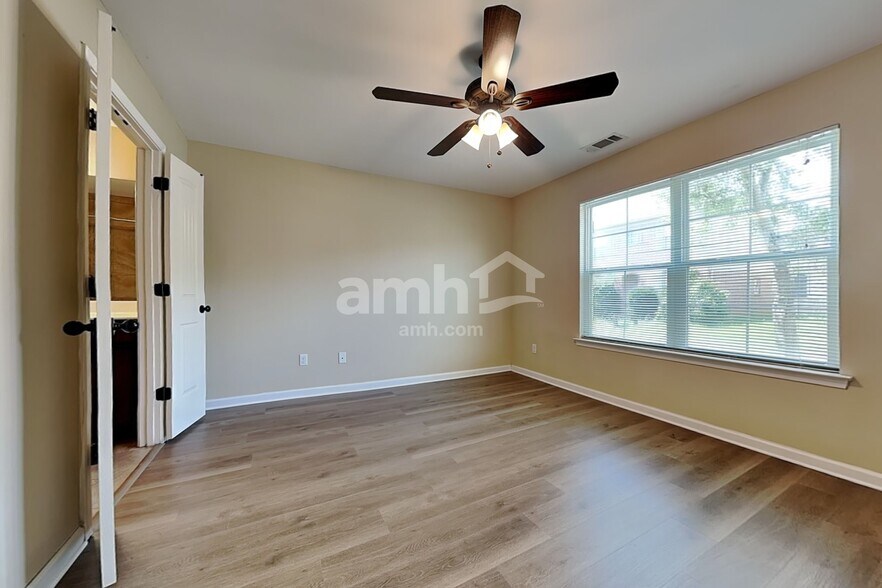 Building Photo - 10185 Sorrento Pl