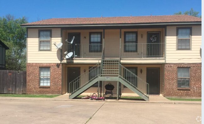 Building Photo - 604 Race St