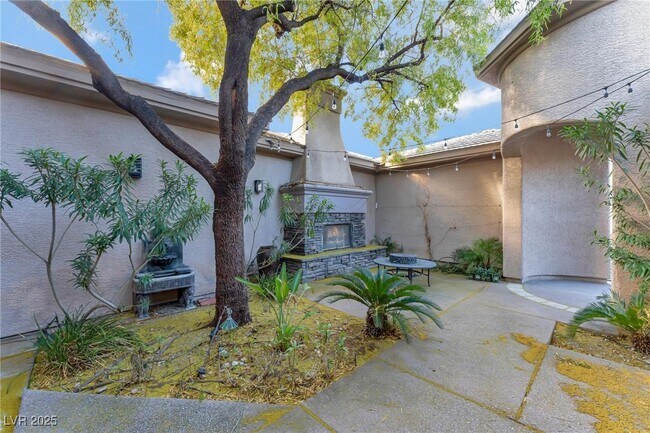 Building Photo - 904 Pont Chartrain Dr