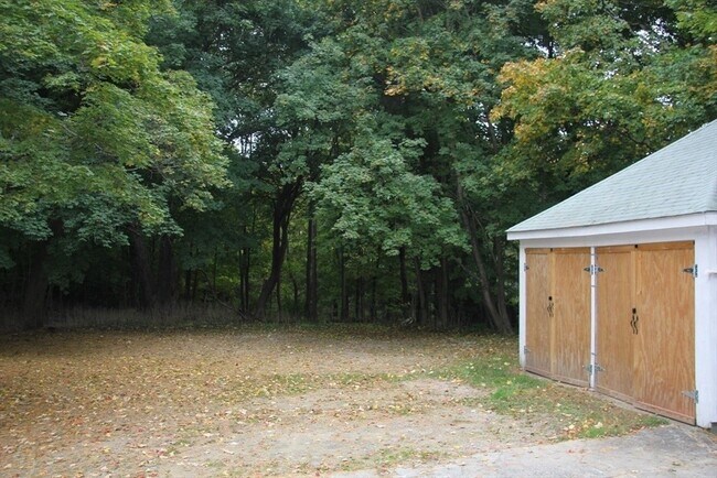 Building Photo - 14 Reed St