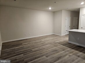 Building Photo - 12 Eleanor Ln