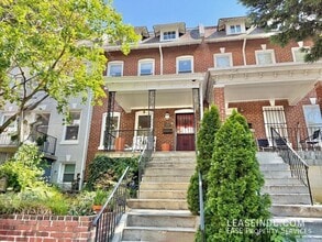 Building Photo - 1414 Oak St NW