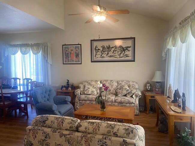 Building Photo - Gorgeous, High-End, Longmont home!