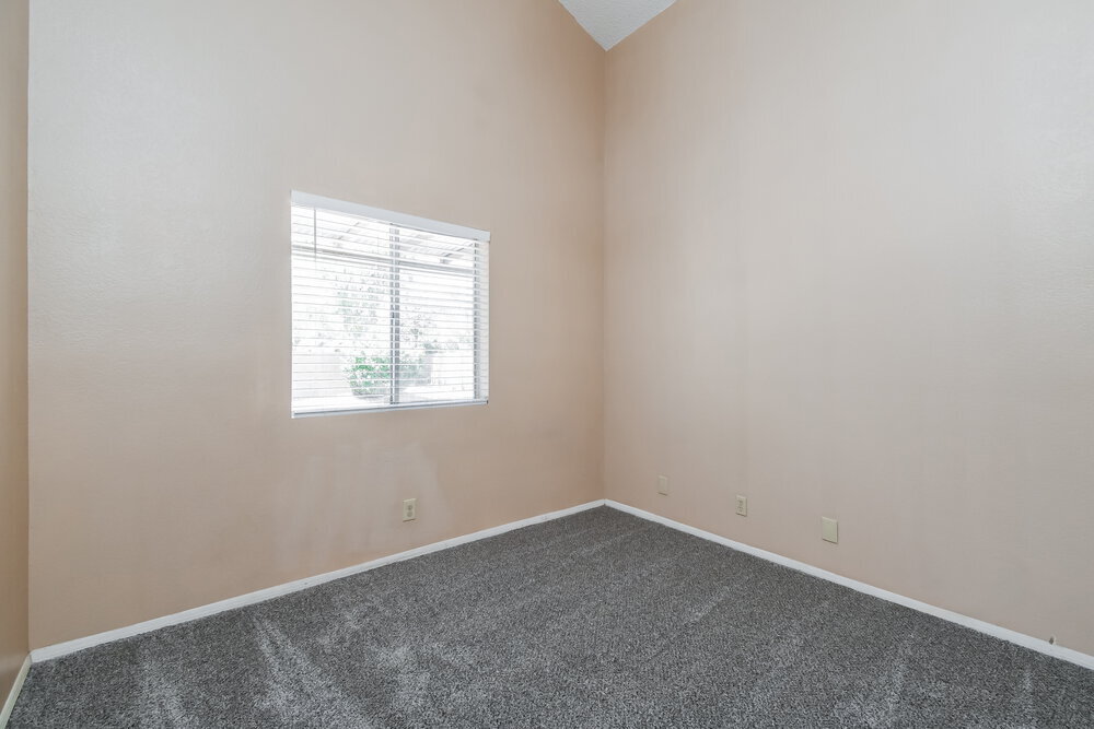 Building Photo - 3460 N Seneca Ct
