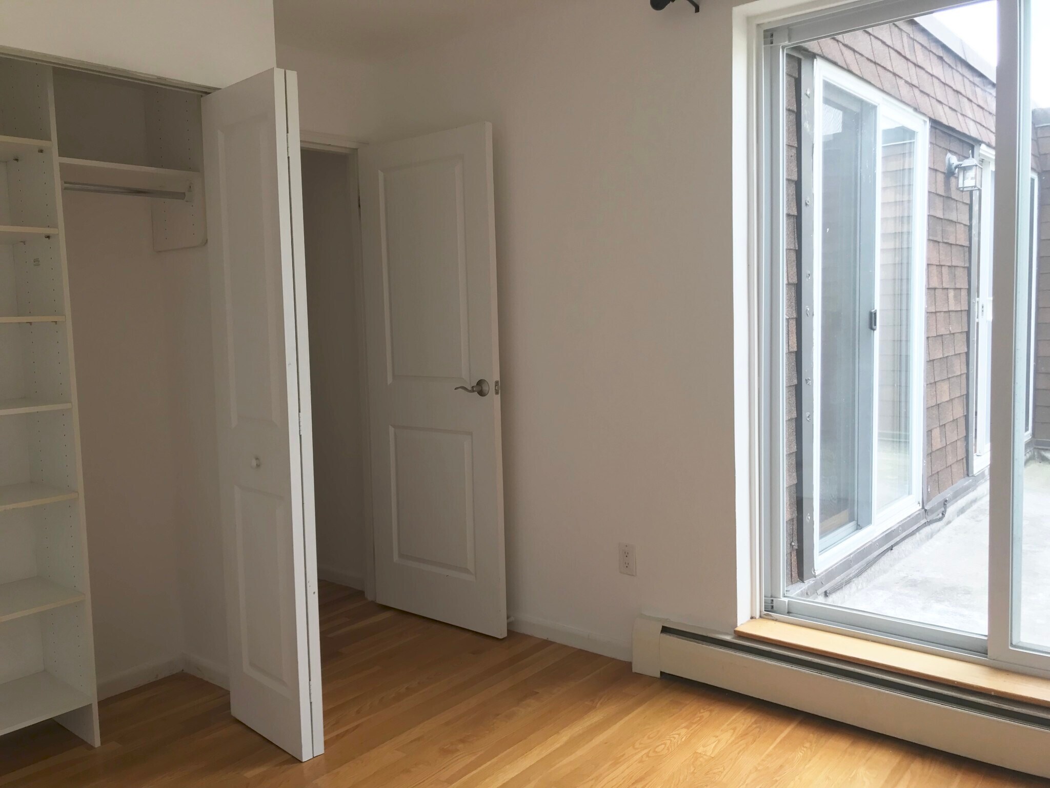 Building Photo - 142 Kenrick St