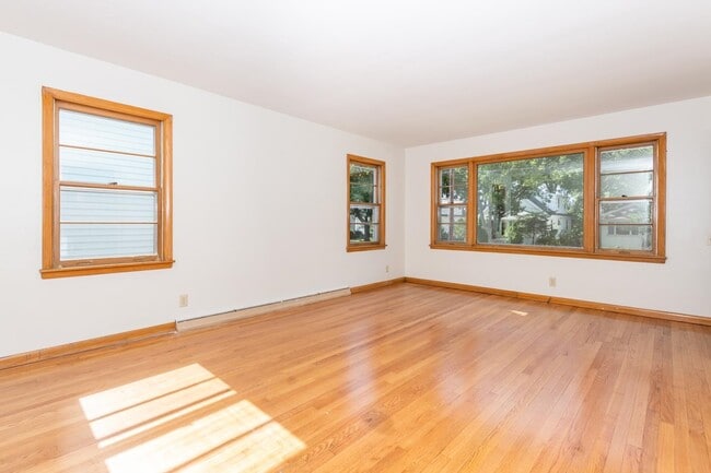 Building Photo - 2333 Hoard St
