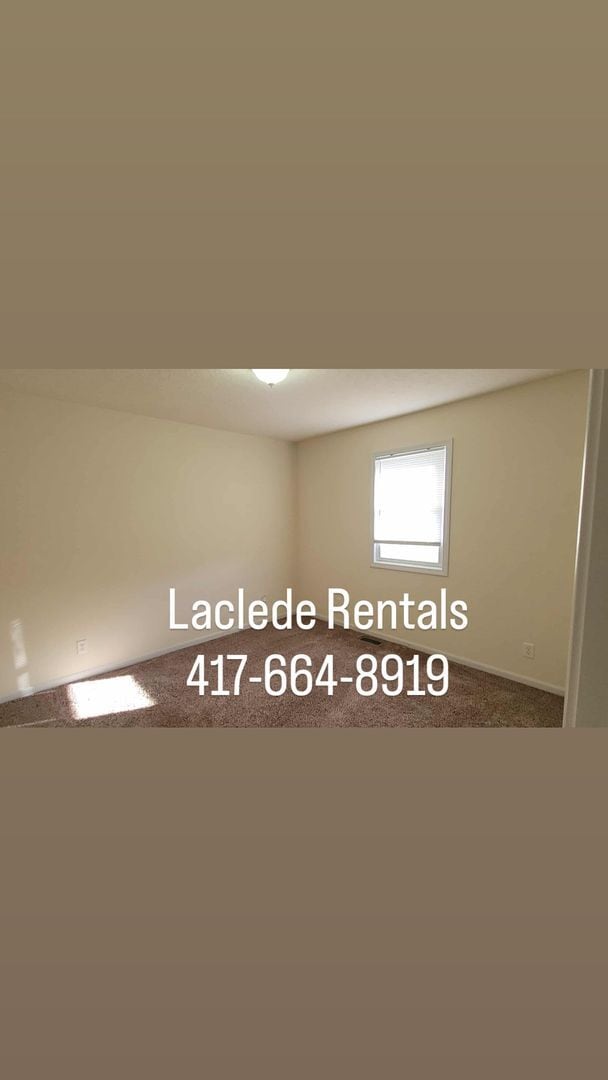 Building Photo - 3 Bedroom 2 Bathroom duplex