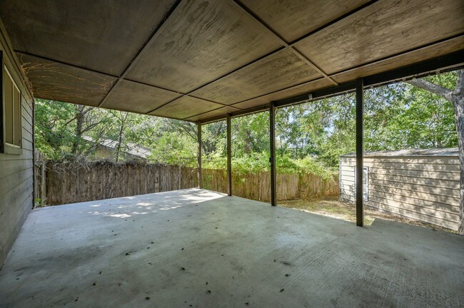 Building Photo - South Austin 3-bedroom/2-bath Home in Park...