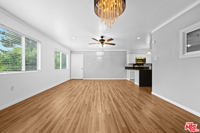 Building Photo - 12801 Moorpark St