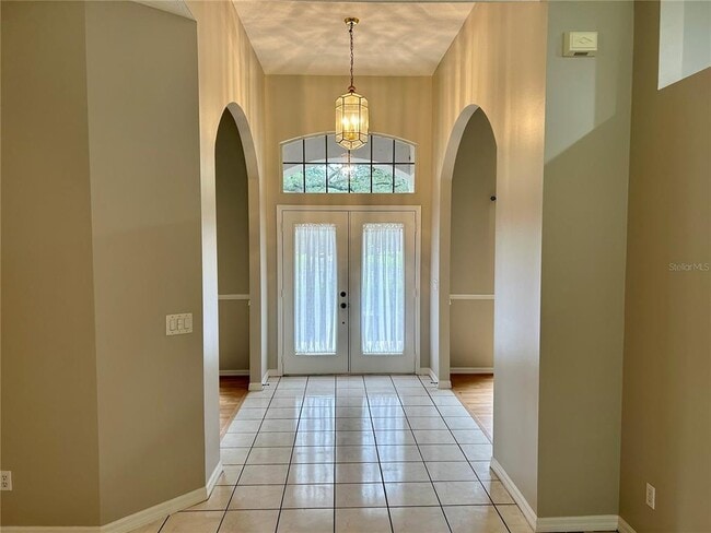 Building Photo - 10433 Lake Hill Dr