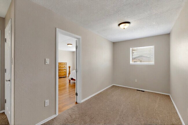 Building Photo - 5323 Ridge Rock Ave NW