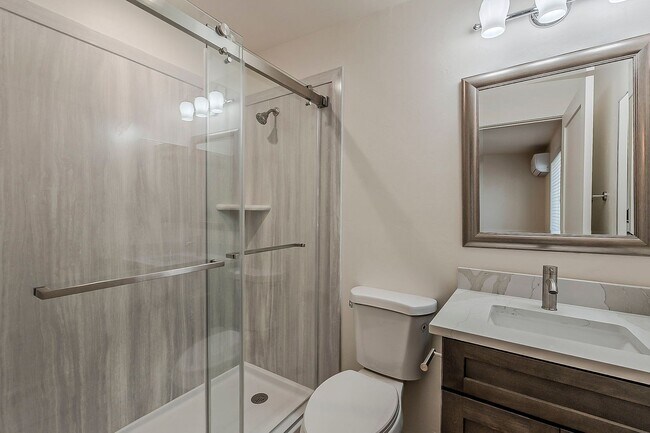 Building Photo - 1625 E 8th St