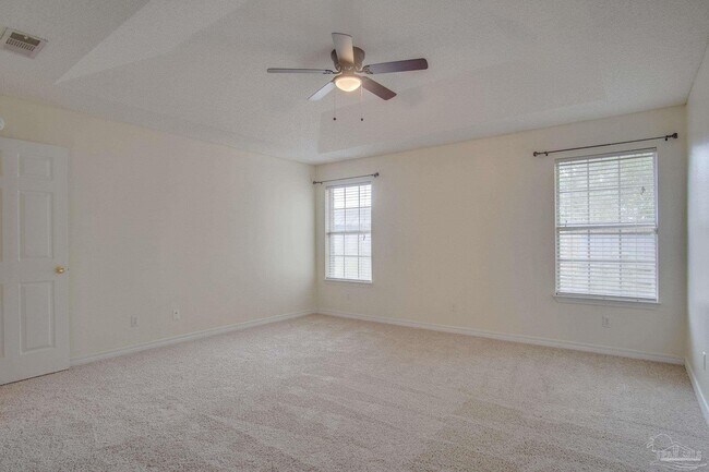 Building Photo - 3012 Classic Dr
