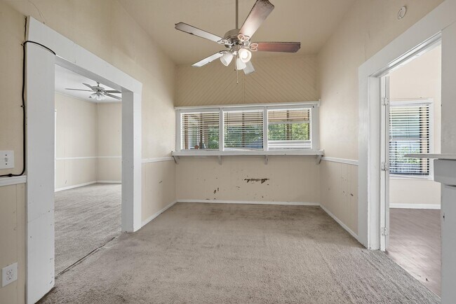 Building Photo - 1025 Chaffin St