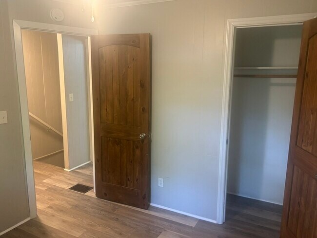 Building Photo - 1/2 off 1st month's rent with a move in date by 8/31/26 - 2 Bedroom 1 Bath End Unit Townhome in C...