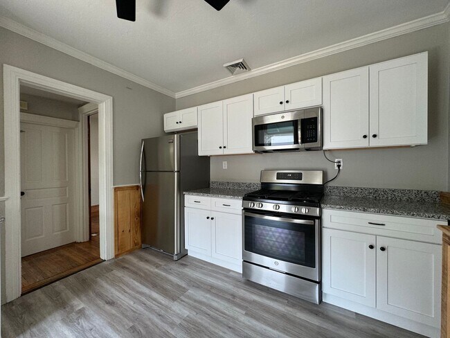 Building Photo - Beautifully Renovated 3 Bedroom Home in York