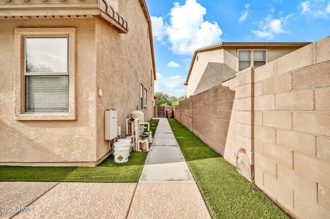 Building Photo - 7859 W Redbird Rd