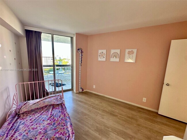 Building Photo - 3600 Mystic Pointe Dr