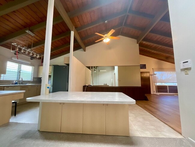 Building Photo - Spacious & Desirable 4/2/2 Single Family H...