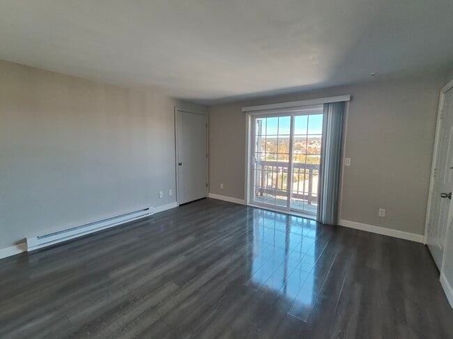 Building Photo - 172 Perry Ave