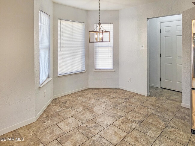 Building Photo - 1001 Shawnee Ln