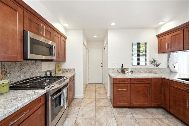 Building Photo - 28763 Conejo View Dr
