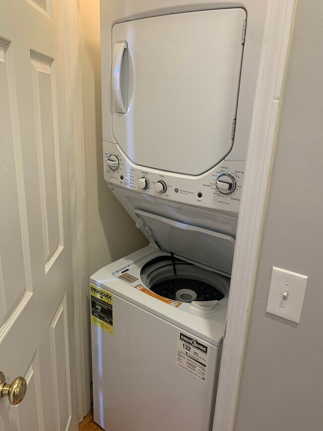 Building Photo - 2002 W Chicago Ave