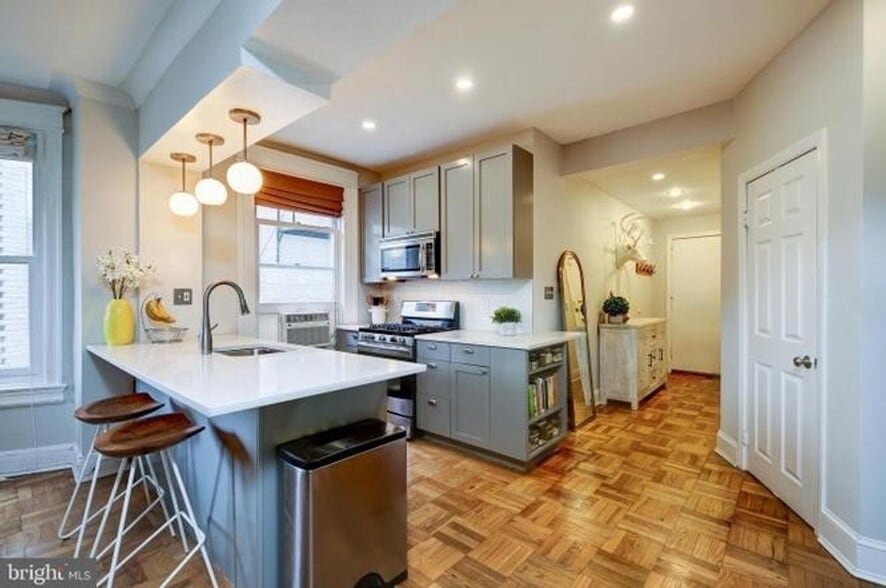 Building Photo - 1869 Mintwood Pl NW