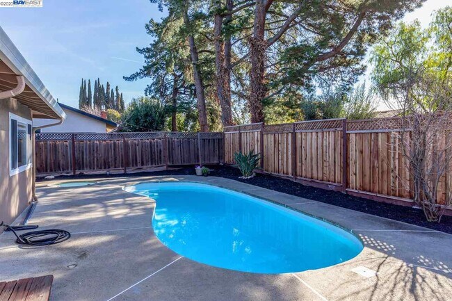 Building Photo - 833 Catalina Dr