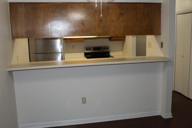 Building Photo - Remoldel Town Home