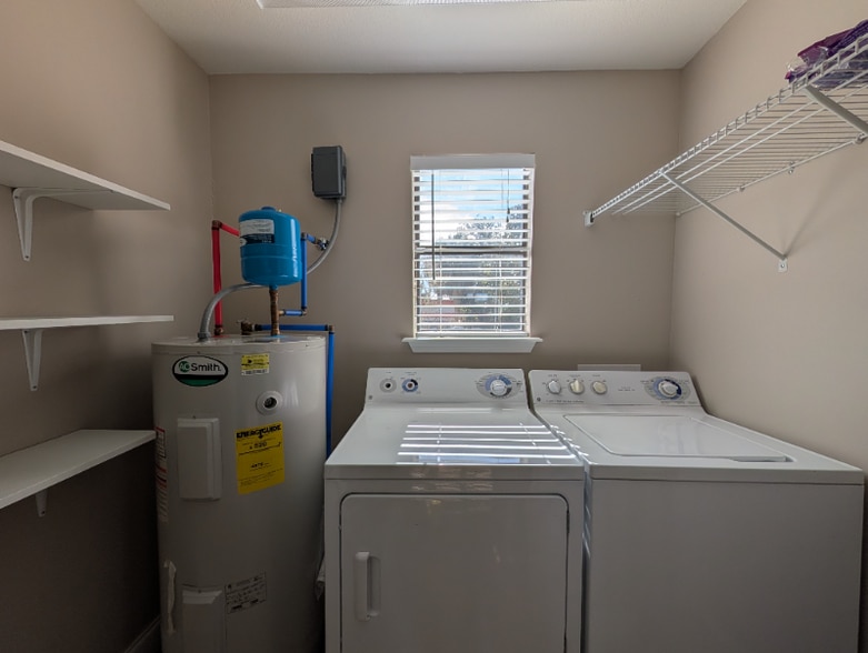 Building Photo - 810 Eglin Pkwy NE