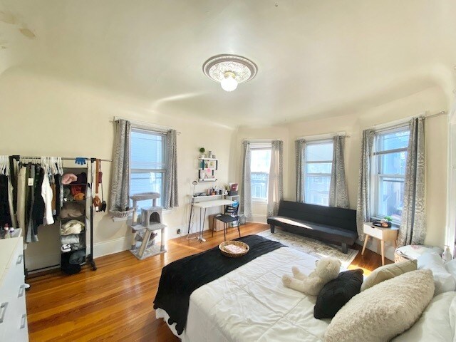 Building Photo - 10 Sachem St