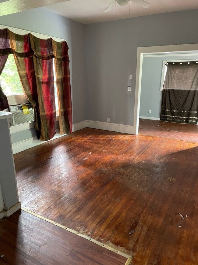 Building Photo - Remodeled 1 Bedroom Apartment near LSUS