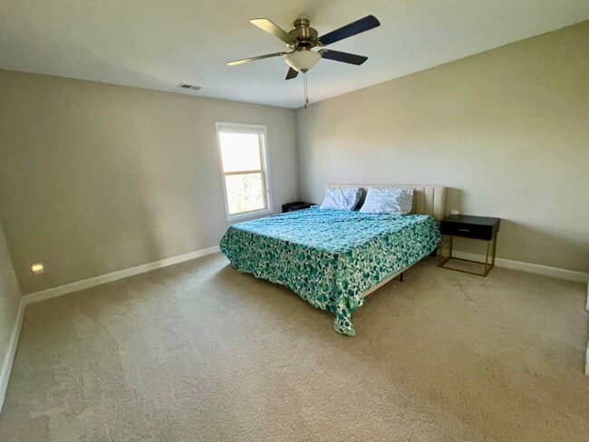 Building Photo - 6060 Ashborough Park