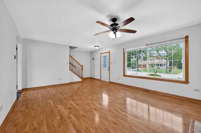 Building Photo - 1301 Brookfield Dr