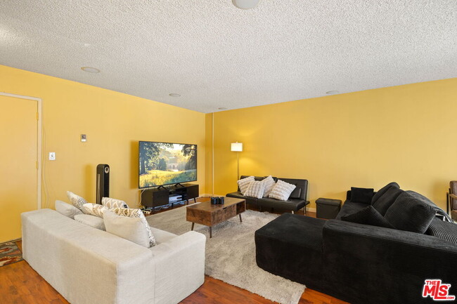 Building Photo - 5625 Windsor Way