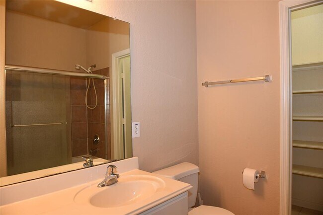 Building Photo - 6727 Oakman Ln